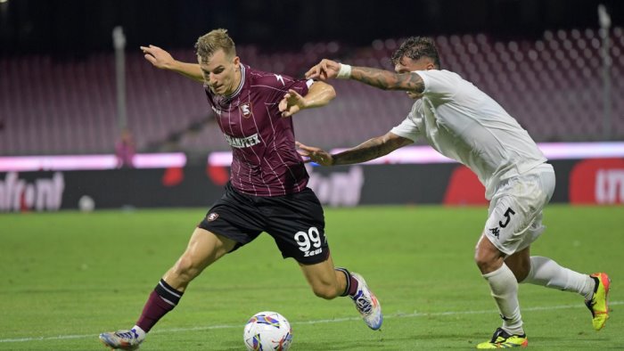 salernitana tongya e legowski possibili rivali offerta turca per il polacco
