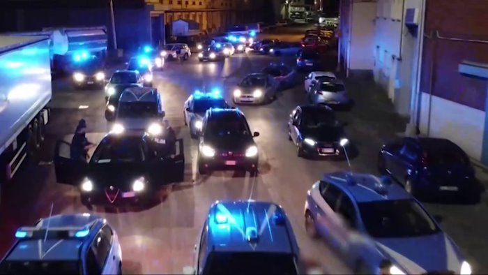 stese e proiettile intimidatorio e don patriciello maxi operazione all alba