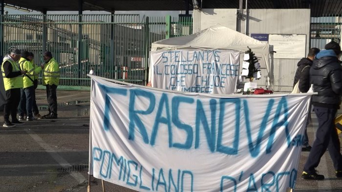 riesplode la vertenza trasnova operai protestano davanti al ministero