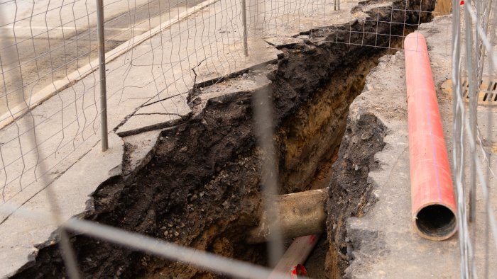 salerno interventi urgenti sulla rete fognaria a sala abbagnano