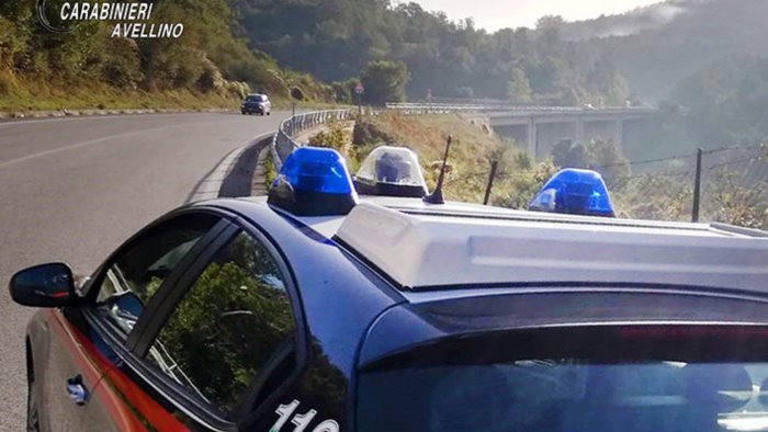 incidente a montemarano auto contro camion code e disagi sull ofantina bis