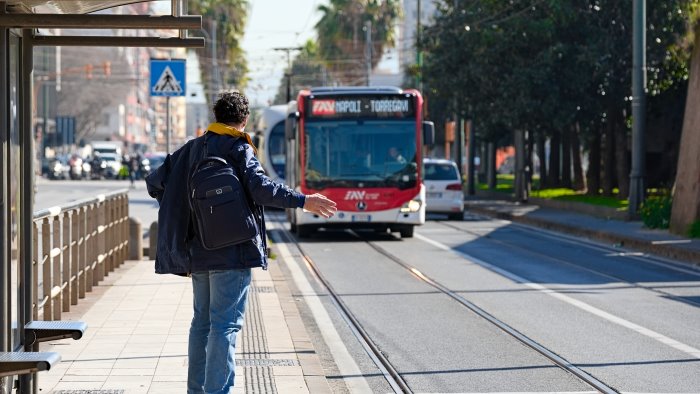 napoli trasporto pubblico nel caos tagli alle corse e autisti a casa