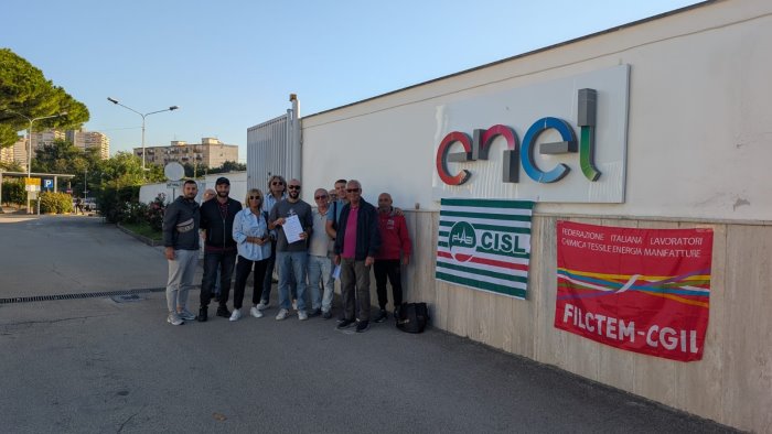 enel taglia il personale a napoli sit in davanti alla sede di via ferraris