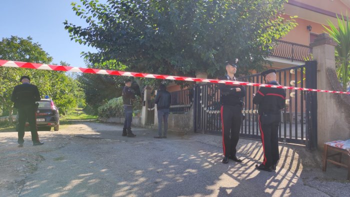 trovati salvatore e i figli lui e in caserma morto il 15enne grave la 17enne