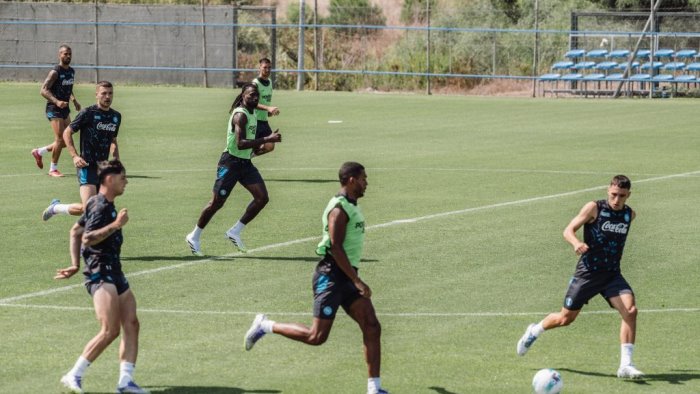 allenamento a castel volturno spinazzola e olivera tornano in gruppo