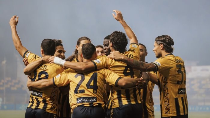 juve stabia mantova 2 1 ruggero e candellone fanno gioire il menti