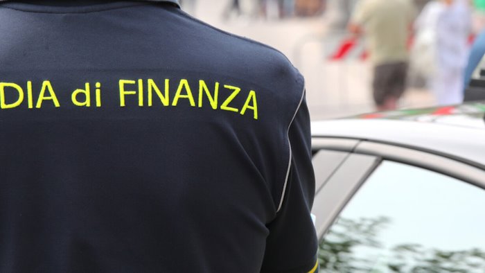avellino controlli antiriciclaggio multa da 20mila euro ad un compro oro