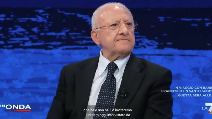 de luca show a la 7 e mio figlio piero che sta facendo un piacere al pd