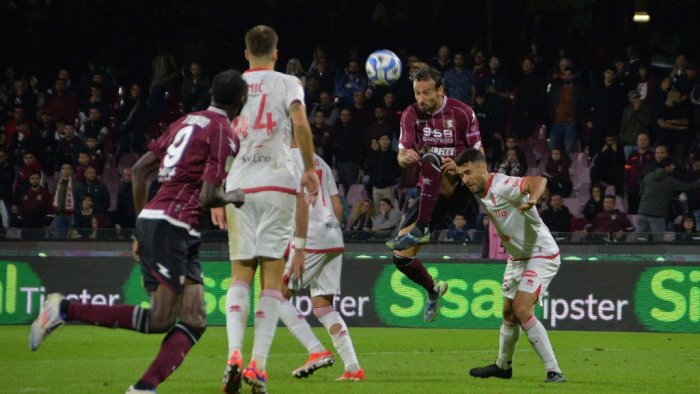 ex salernitana sfide d oriente ferrari e simy salutano l italia