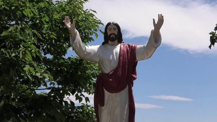 ariano una buona notizia che solleva anche il grande cristo a san liberatore