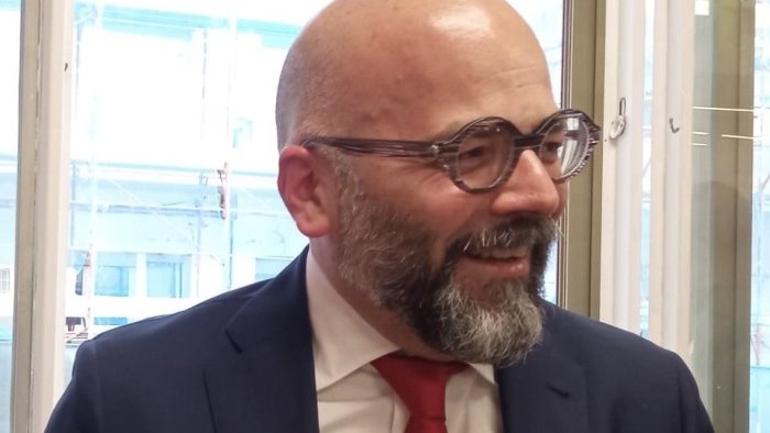 lezioni di democrazia partitica dalla destra impantanata da mesi