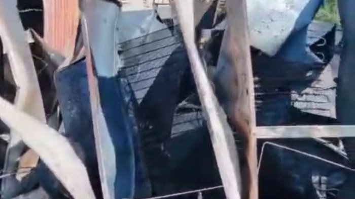 incendio a campagna in un deposito di elettrodomestici usati