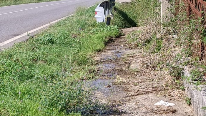 ariano scarnecchia e fiumarelle due perdite idriche in atto