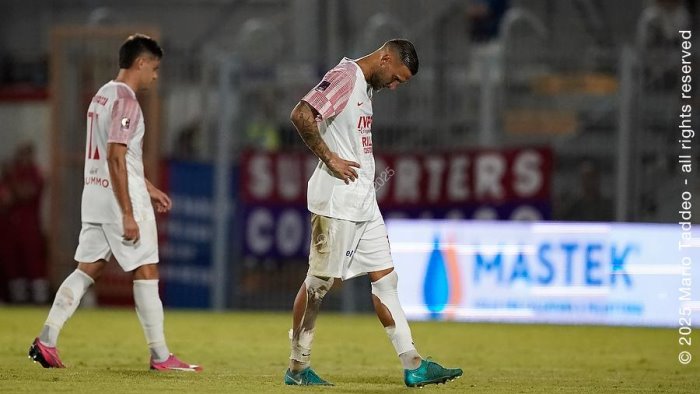 serie c casarano benevento 1 0 un autogol di pierozzi condanna la strega