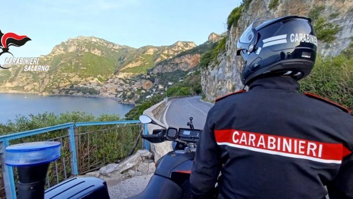 giallo in costiera amalfitana ciclista 24enne trovato riverso sull asfalto