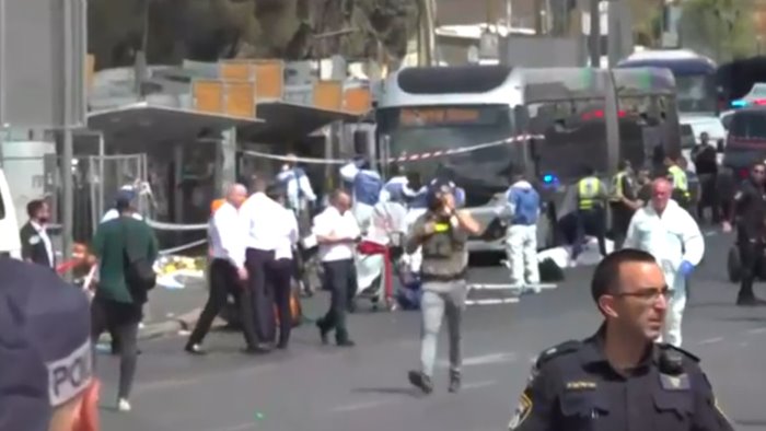 attacco a gerusalemme cinque morti e quindici feriti