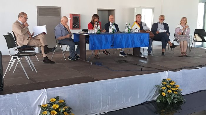 medicina e futuro a pietrelcina il dialogo tra ia diritto e umanita