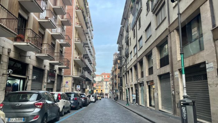 avellino addio alle installazioni degli ombrelli colorati in via nappi