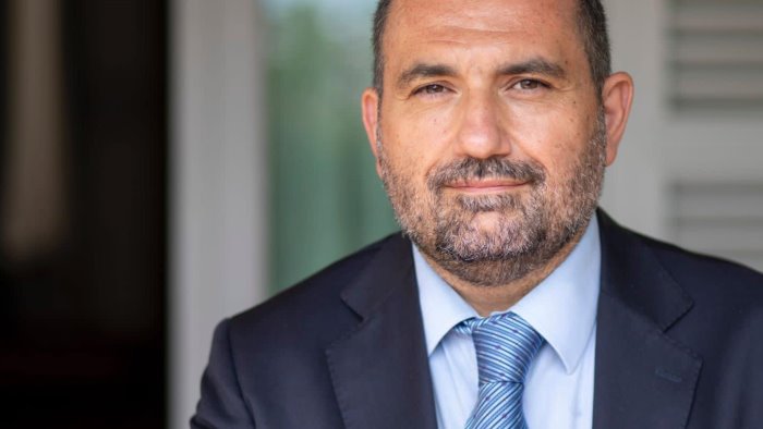 salerno caos nel movimento 5 stelle lambiase lascia il consiglio comunale