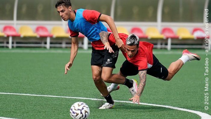 benevento seduta all avellola per della morte frattura ad una mano le foto