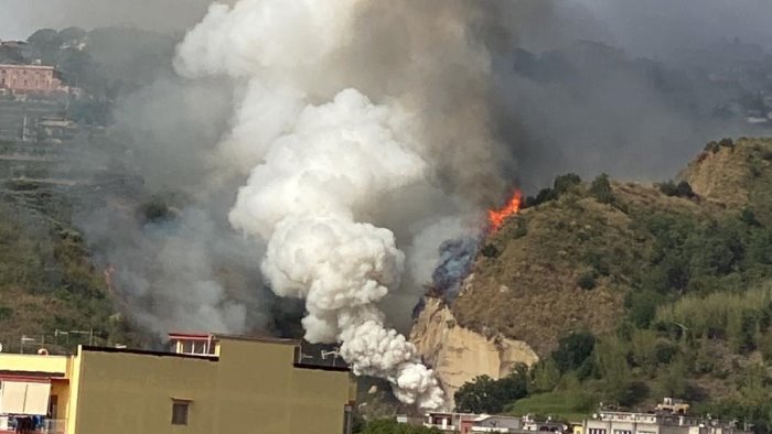 forte esplosione in una fabbrica di fuochi a pianura